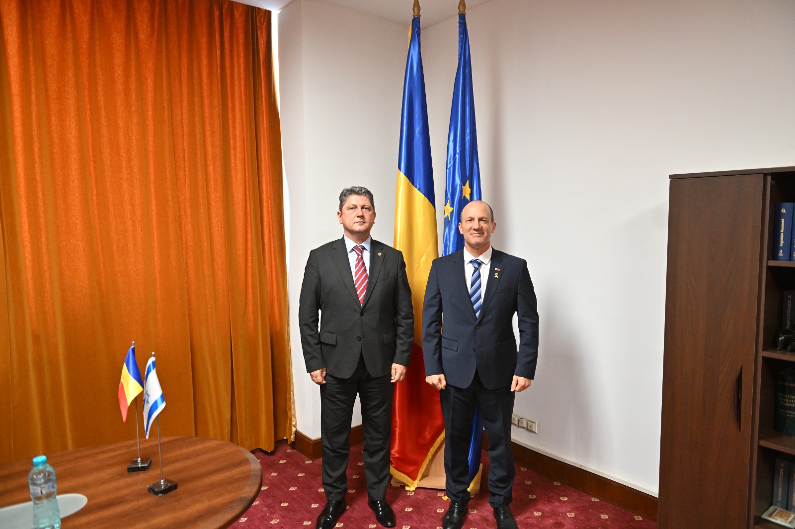 Primirea de către președintele Comisiei pentru politică externă din Senatul României, Titus Corlățean, a ambasadorului Statului Israel, Reuven Azar